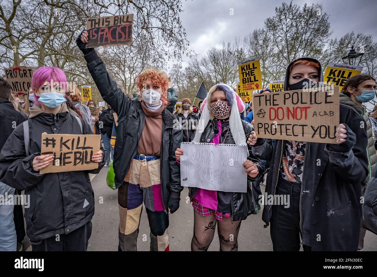 Matar la protesta de la ley. Miles de manifestantes se reúnen en Hyde Park para manifestarse en contra de una propuesta de ley de policía contra la delincuencia. Londres, Reino Unido Foto de stock