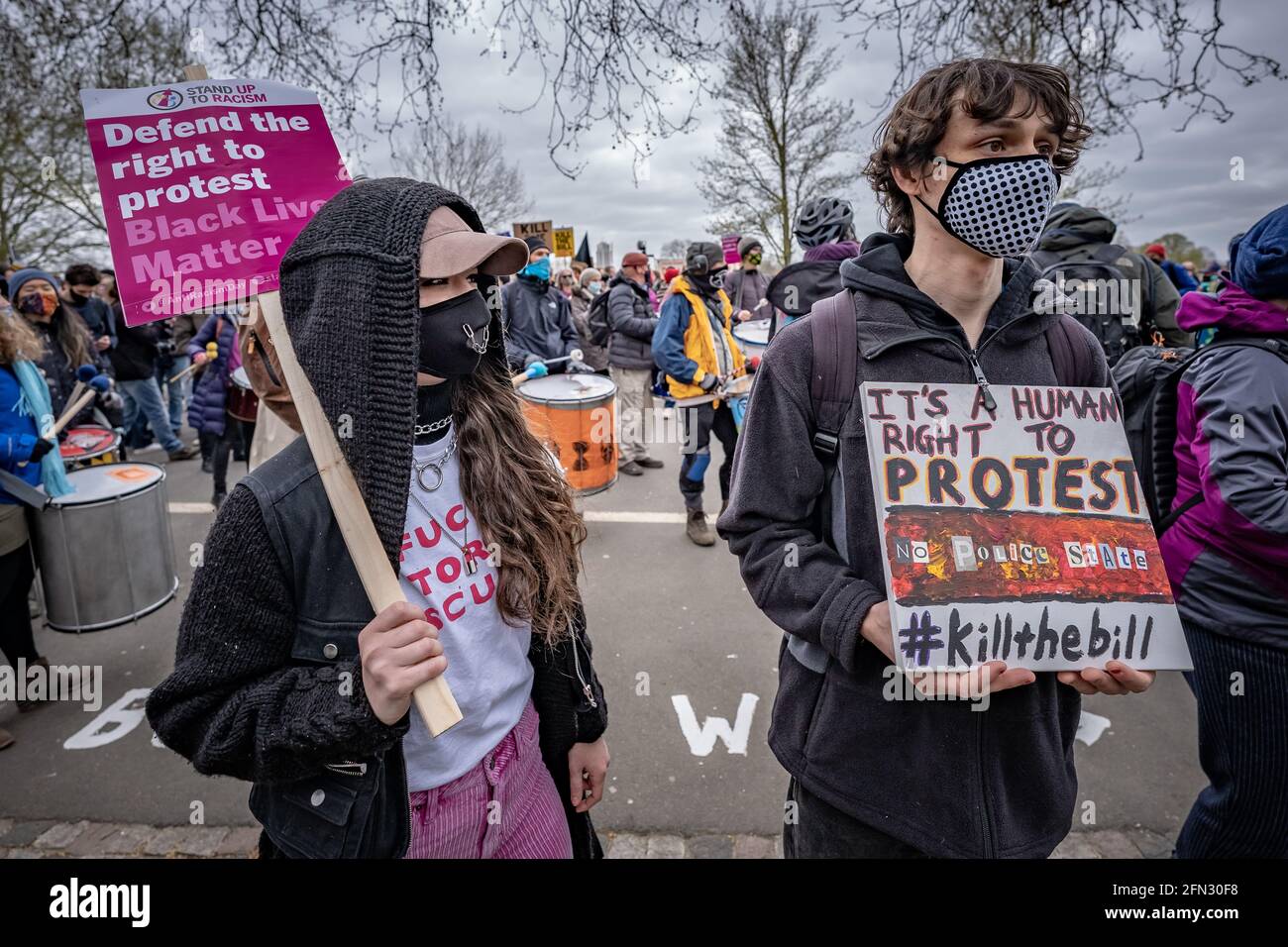 Matar la protesta de la ley. Miles de manifestantes se reúnen en Hyde Park para manifestarse en contra de una propuesta de ley de policía contra la delincuencia. Londres, Reino Unido Foto de stock