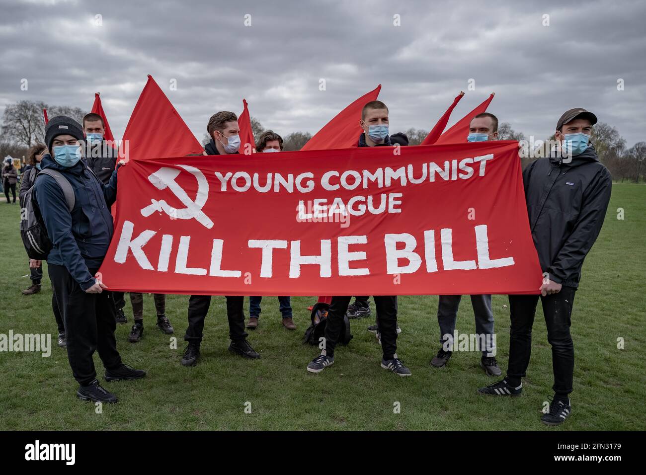 Matar la protesta de la ley. Miles de manifestantes se reúnen en Hyde Park para manifestarse en contra de una propuesta de ley de policía contra la delincuencia. Londres, Reino Unido Foto de stock