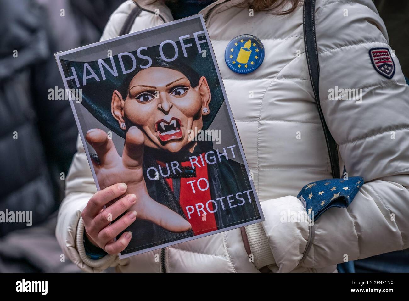 Matar la protesta de la ley. Miles de manifestantes se reúnen en Hyde Park para manifestarse en contra de una propuesta de ley de policía contra la delincuencia. Londres, Reino Unido Foto de stock