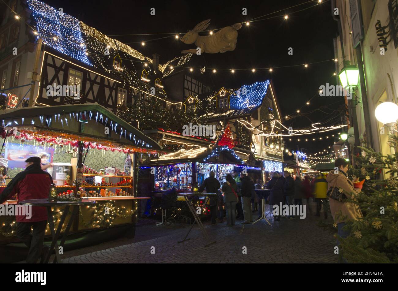 Luces Festivas Rudesheim Mercado de Navidad Alemania Fotografía de stock -  Alamy