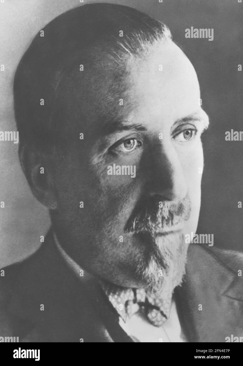 Mann, Heinrich, 27.3.1871 - 12,3.1950, autor / escritor alemán, retrato, con Zigarillo, 1920, ADICIONAL-DERECHOS-LIQUIDACIÓN-INFO-NO-DISPONIBLE Foto de stock