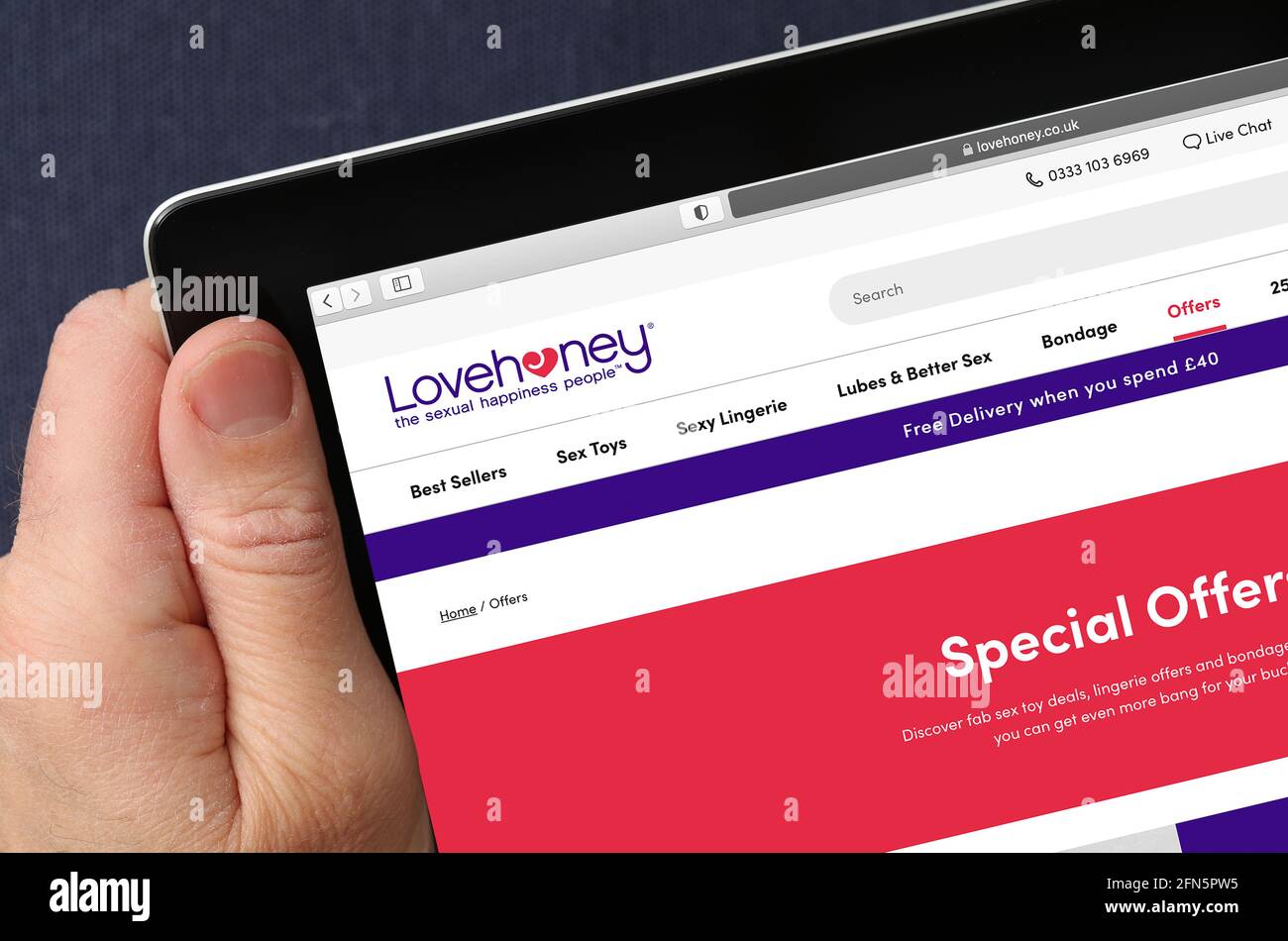 Sitio web de Lovehoney visto en un iPad (sólo para uso editorial) Foto de stock