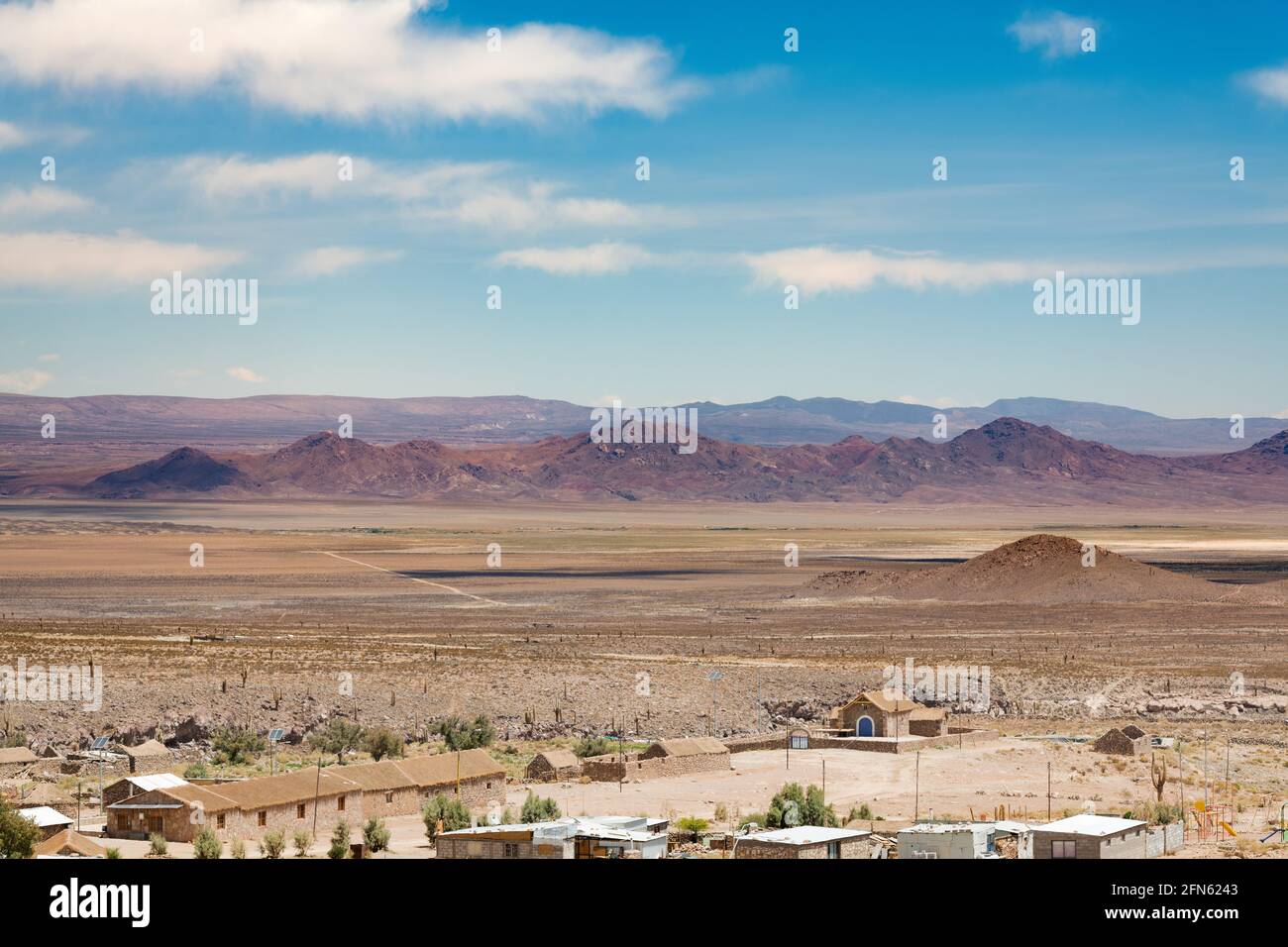 Un pequeño pueblo llamado Cupo en medio del desierto de Atacama en el norte de Chile. Foto de stock