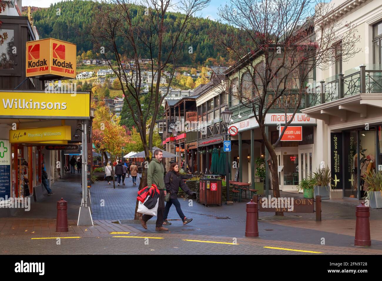 El centro comercial Queenstown Mall, una galería peatonal de tiendas y  restaurantes en el centro de Queenstown, Nueva Zelanda Fotografía de stock  - Alamy