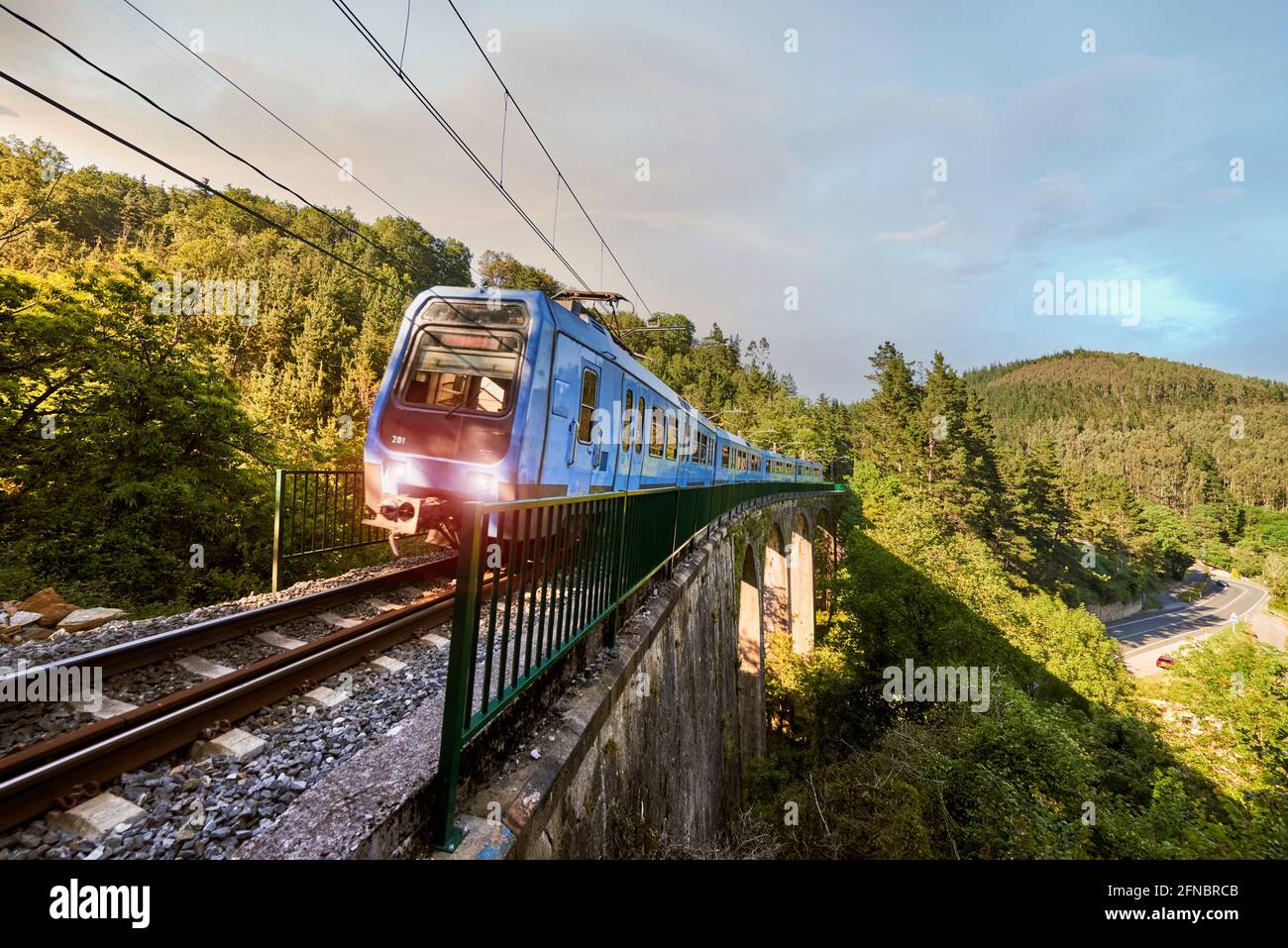Tren azul Bilbao a Bermeo Foto de stock