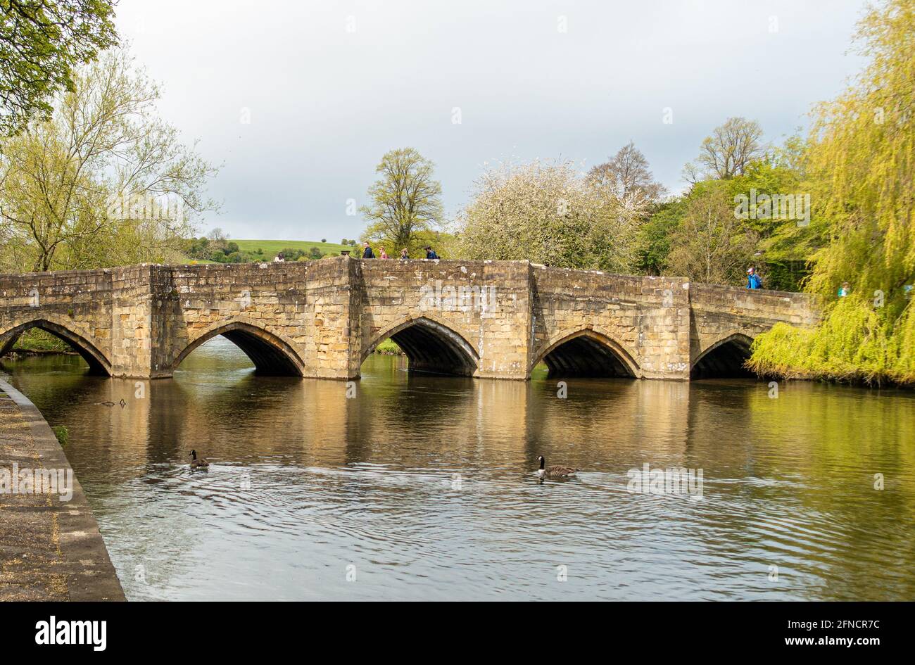 Imágenes de la ciudad turística de Bakewell en Derbyshire casa De pudín y tarta de Bakewell Foto de stock