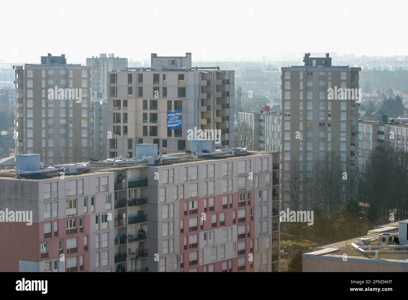 Demolición de un edificio de apartamentos, Vaulx-en-Veli, Rhone, AURA, Francia Foto de stock