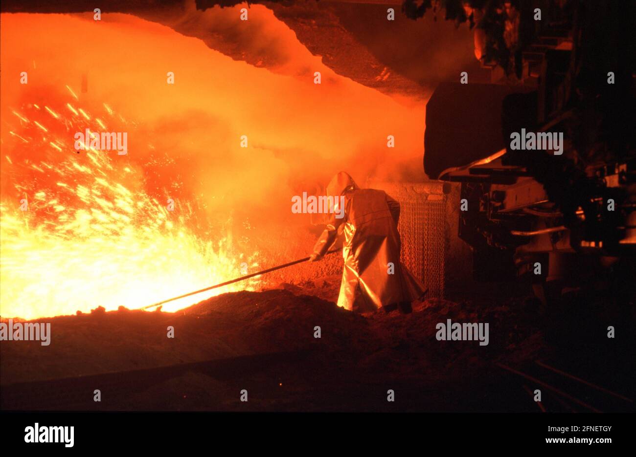 Trabajadores que golpean el alto horno Schwelgern de Thyssen Krupp Stahl  AG. [traducción automática] Fotografía de stock - Alamy