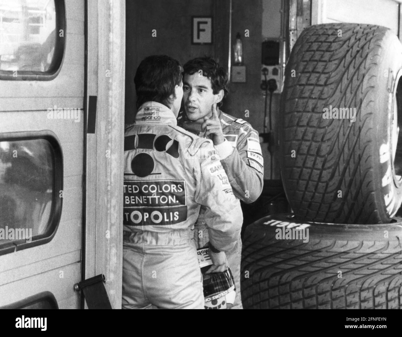 Discusión entre Michael Schuhmacher y Ayrton Senna en el alemán Gran Premio  en el Hockenheimring [traducción automática] Fotografía de stock - Alamy