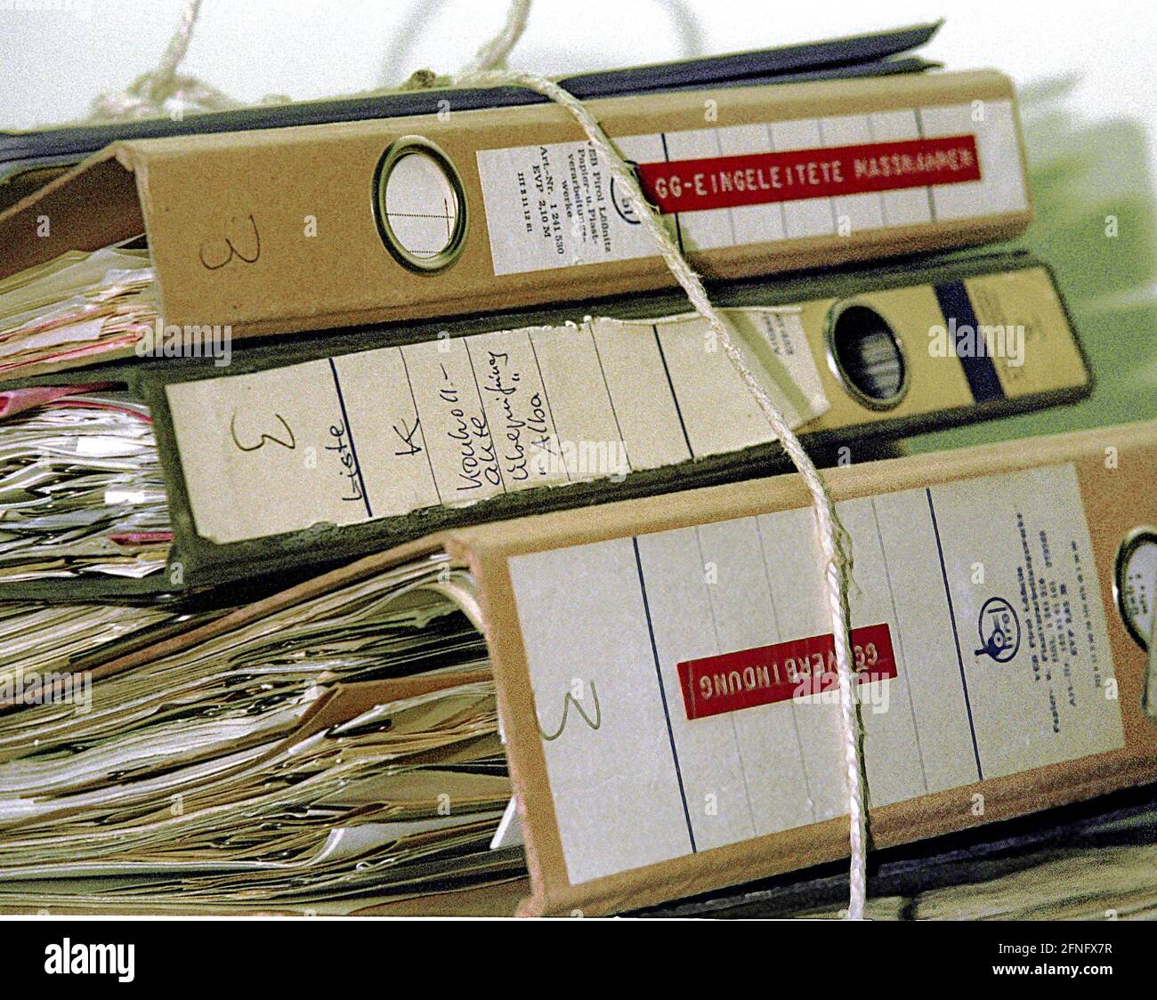 DDR / Staatssicherheit / 21.1.1992 Archivo del STASI en Normannenstrasse, archivos no catalogados en los índices de tarjetas. Los archivos de la Seguridad del Estado tienen varios kilómetros de largo. Se estima que // Vigilancia / Servicio Secreto / Estado / Archivos / Informers / Política de la RDA [traducción automática] Foto de stock