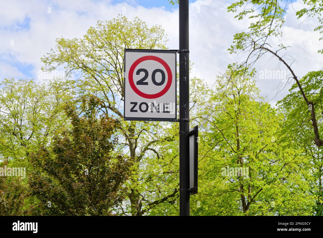 Primer plano de un registro obligatorio de 20mph zonas de velocidad Londres, Reino Unido Foto de stock