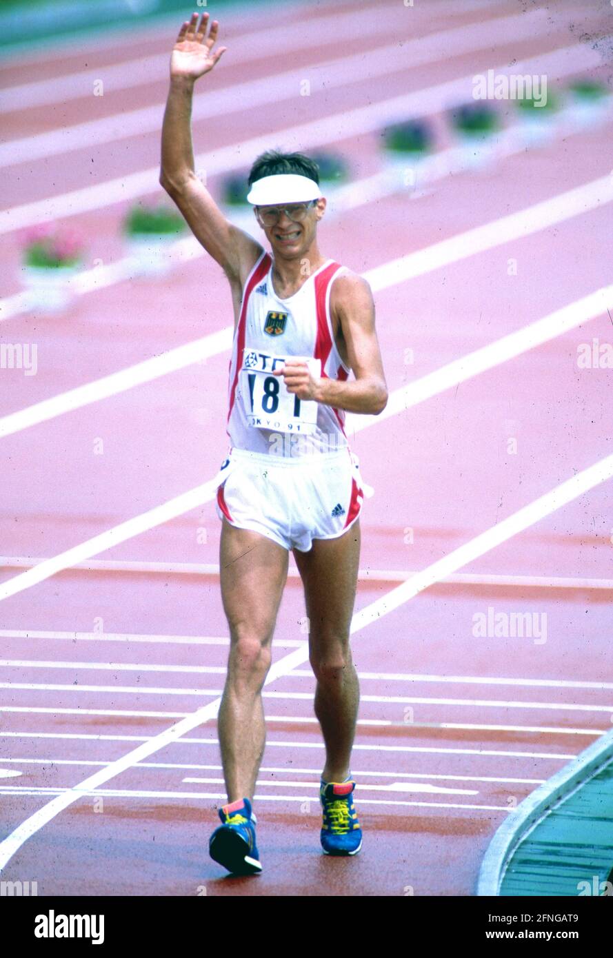 El ex caminante Hartwig GAUDER ha muerto a la edad de 65 años. Foto de archivo: Atletismo: Hartwig Gauder , Alemania, campeón olímpico de andadores 1980, aquí en el Campeonato Mundial de Atletismo de 1991 en Tokio, donde terminó tercero (3rd) el 31/08/1991. [traducción automática] Foto de stock