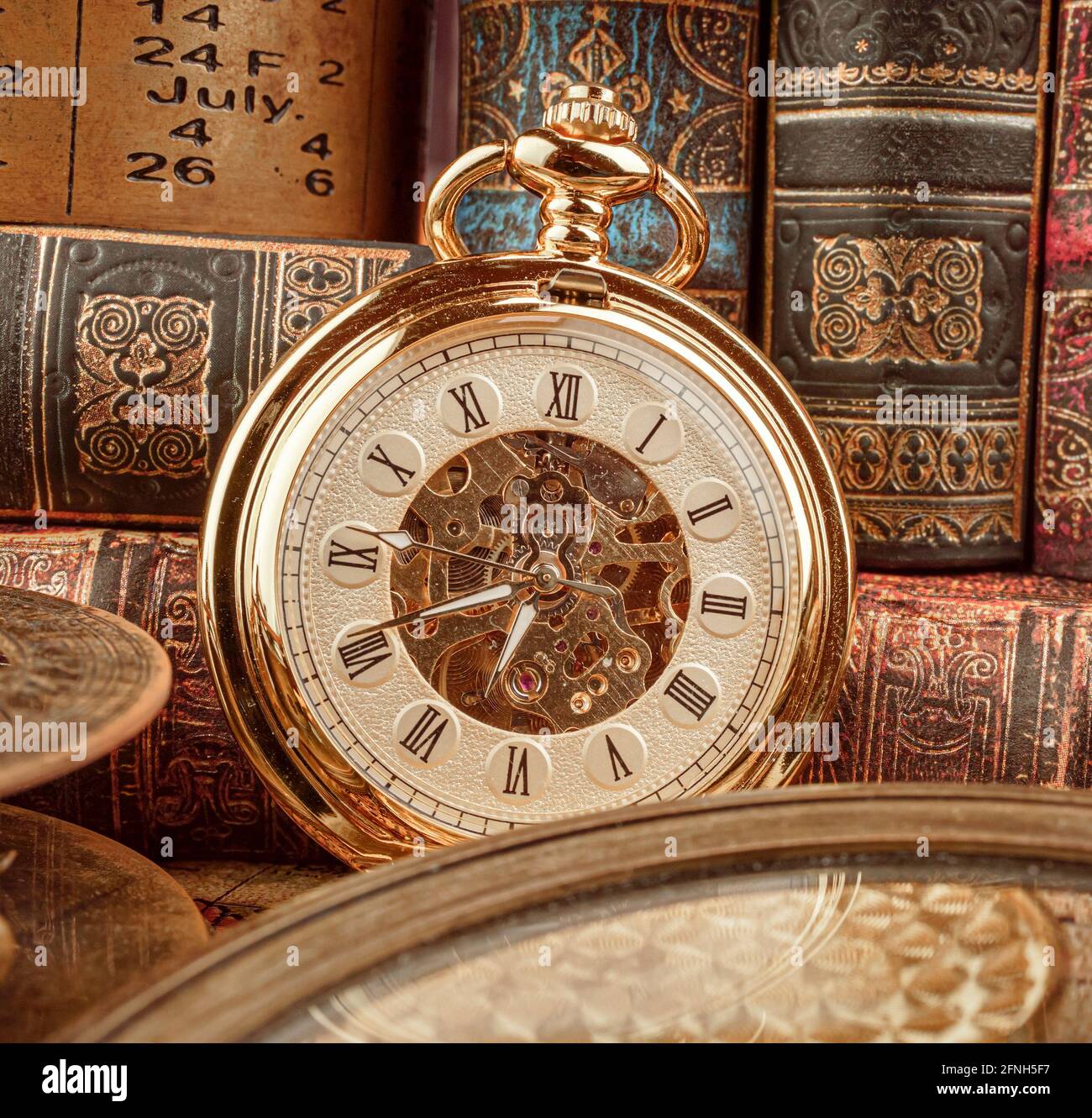 Reloj de bolsillo vintage. Concepto de fondo vintage de la historia del  tiempo Fotografía de stock - Alamy