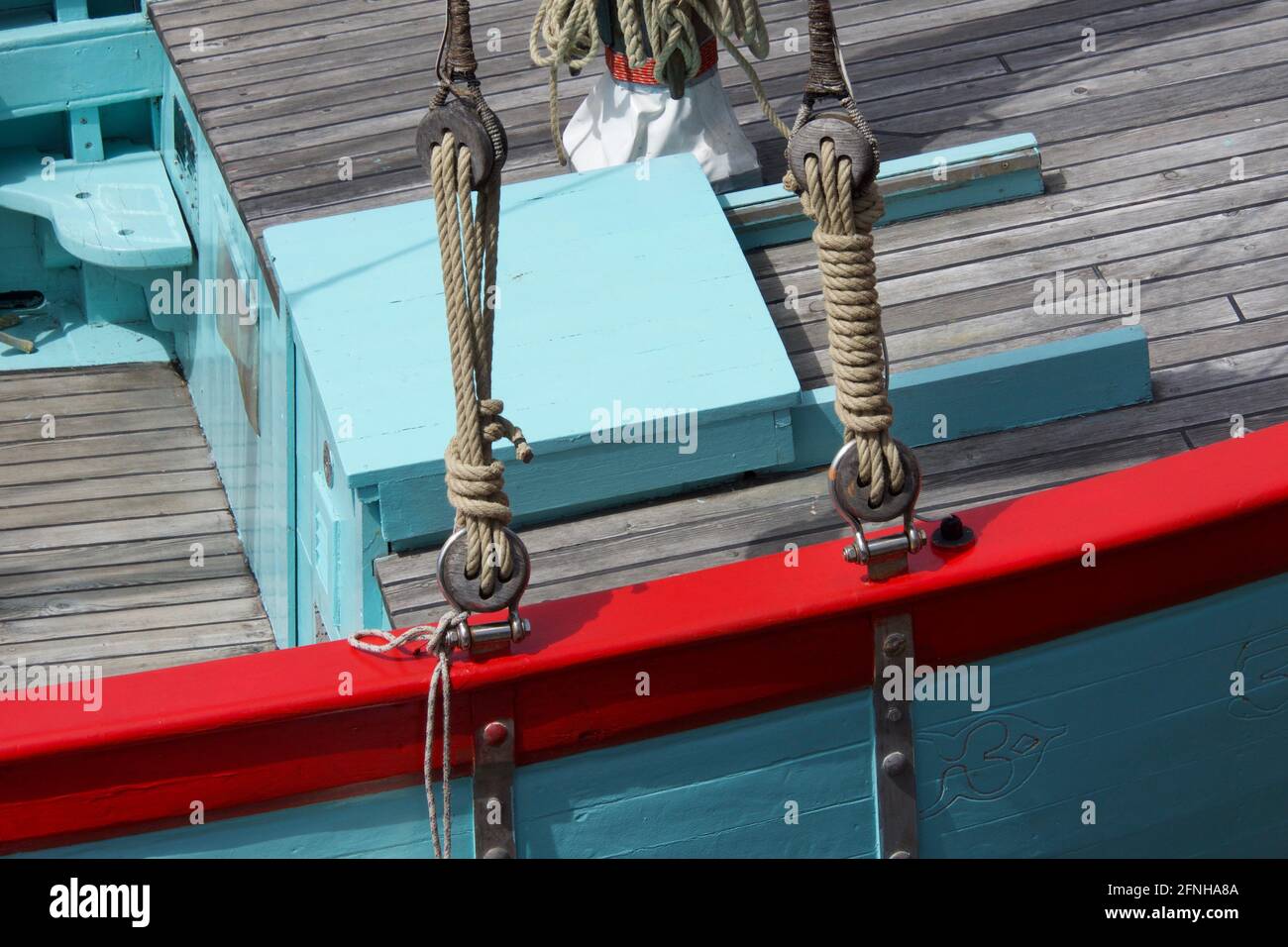 Detalle colorido de un barco en el puerto de Le Croisic Foto de stock