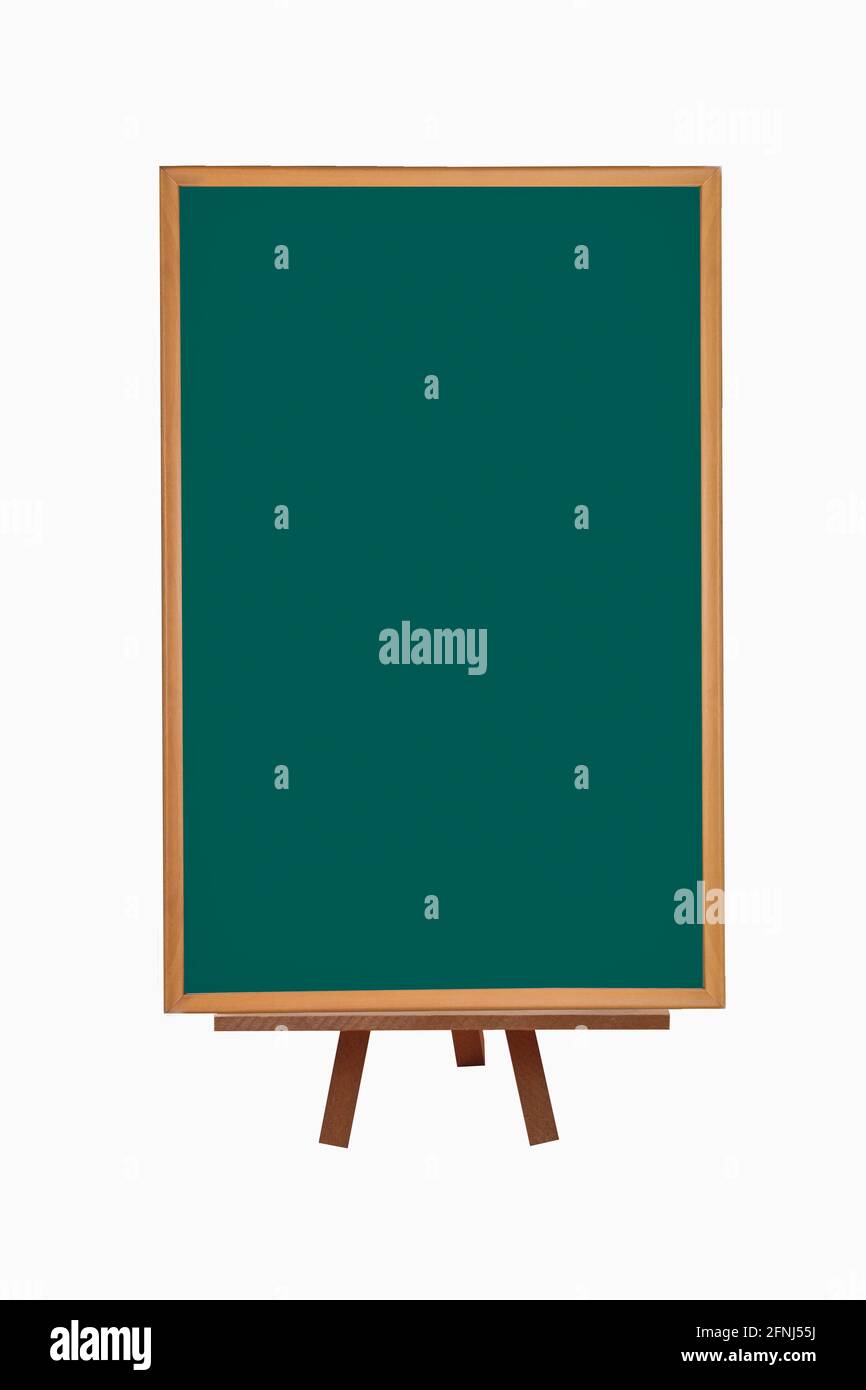 Pizarra verde vertical con tiza y borrador sobre caballete con texto de  vuelta a la escuela sobre fondo aislado Fotografía de stock - Alamy