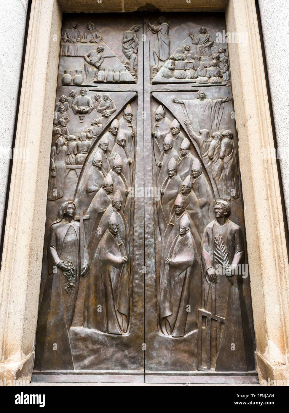 La 'Puerta de Luz' de la Catedral de San Lorenzo, que es la puerta  principal de la Catedral, que toma su nombre de los nuevos Misterios  Luminosos. En esta obra de arte