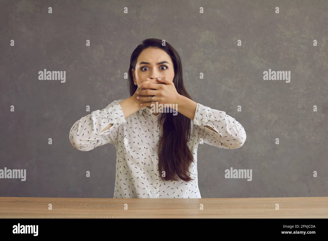 Scared Woman Fotografías E Imágenes De Alta Resolución Alamy 0138