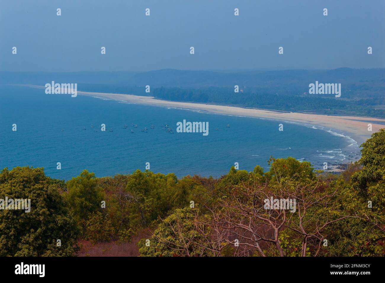 Paisaje de la zona de Konkan Maharashtra, puesta de sol y zona costera. Puesta de sol en Parshuram Ghat. Foto de stock