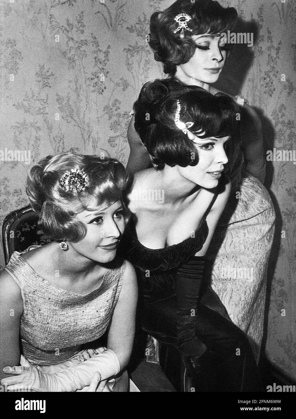 Moda, 1950s, señoras de moda, peinado, 3 estilos de pelo del alemán cabello-cómoda campeonato, ADICIONAL-DERECHOS-LIQUIDACIÓN-INFO-NO DISPONIBLE Foto de stock