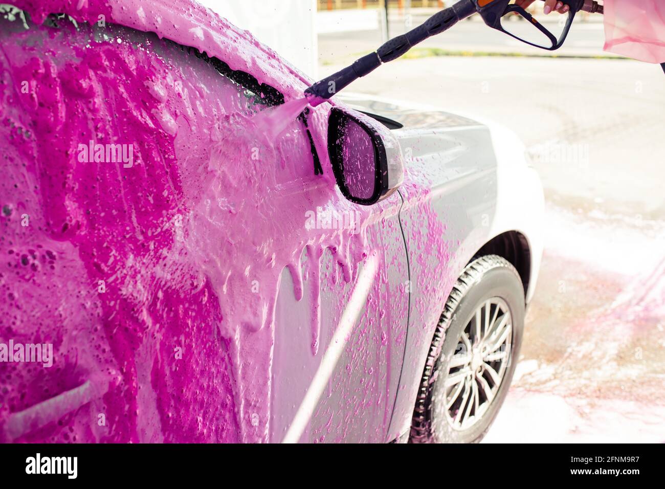 Lavado coche [Audi a3 y Volkswagen golf] con FOAM espuma activa rosa con  olor a chicle 