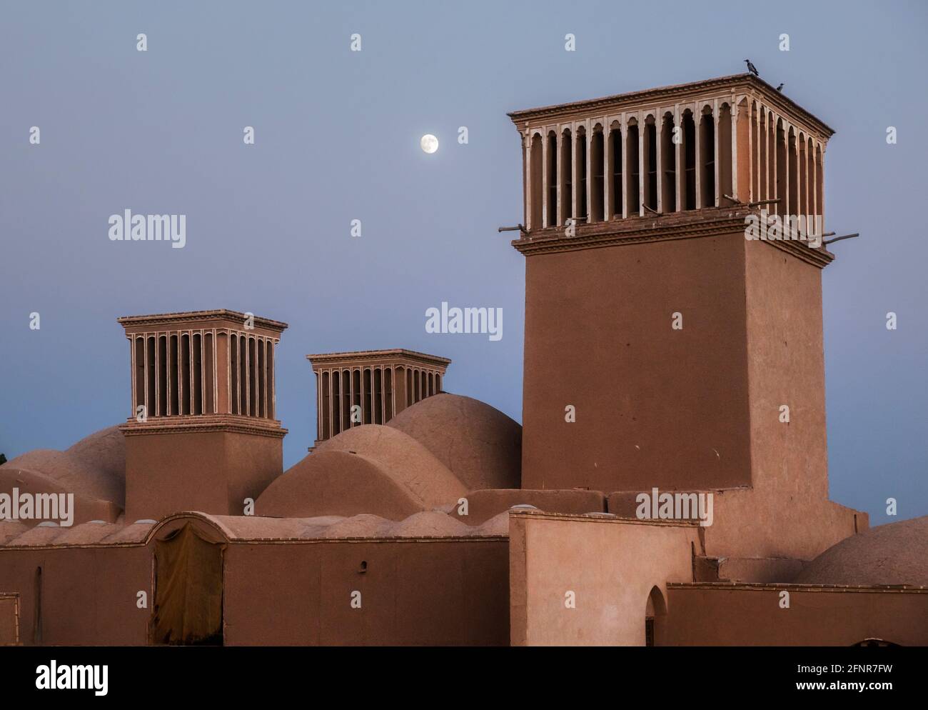 Los hermosos Wind Catchers (Torre del Viento) en Dolat Abad Garden, ciudad de Yazd, Irán. Foto de stock