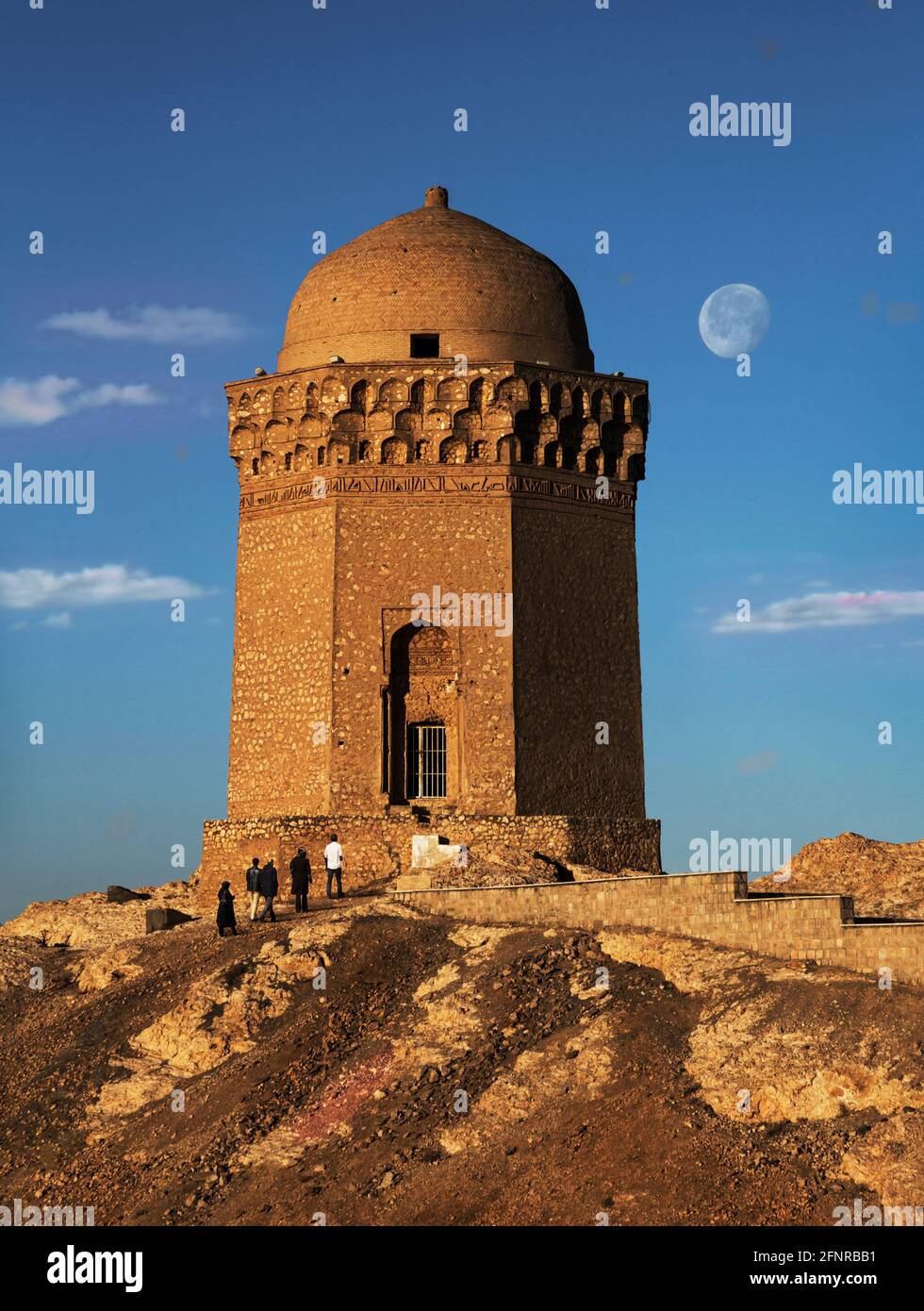 Gonbad-e Ali (Domo Ali) de Abarkouh es una de las construcciones de piedra que se remonta a la dinastía de Deylamian. Foto de stock