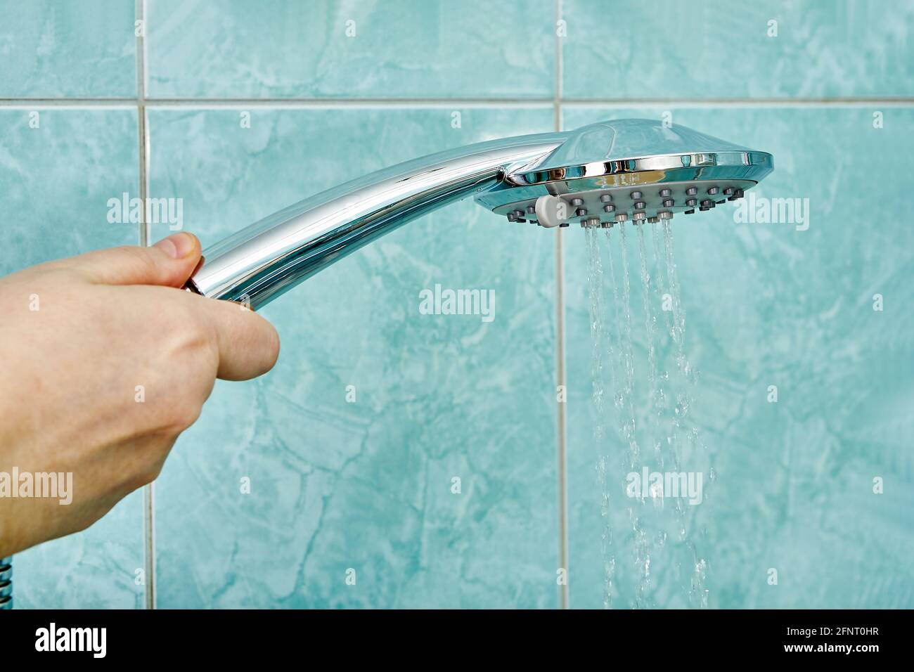 Cabezal de ducha con palanca de control para regulador de caudal de agua  Fotografía de stock - Alamy