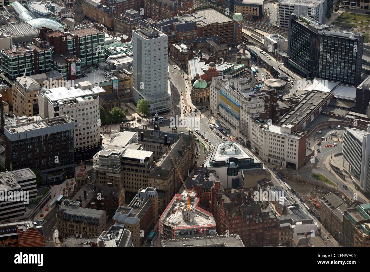 Vista aérea desde el oeste de City Square, centro de la ciudad de Leeds, West Yorkshire Foto de stock
