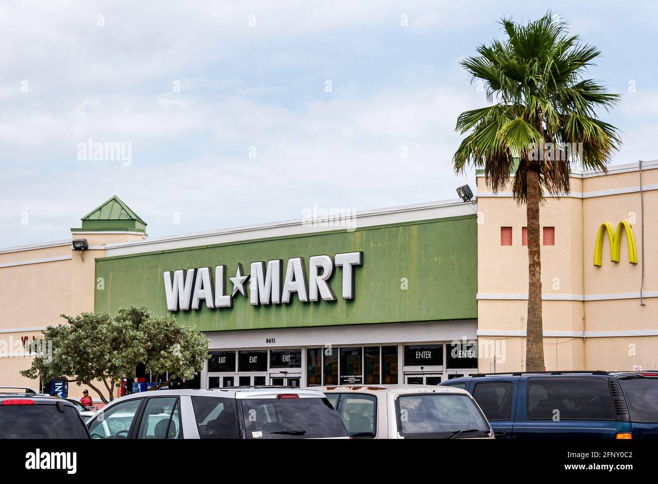 Miami Florida, Doral Walmart entrada frontal, estacionamiento exterior