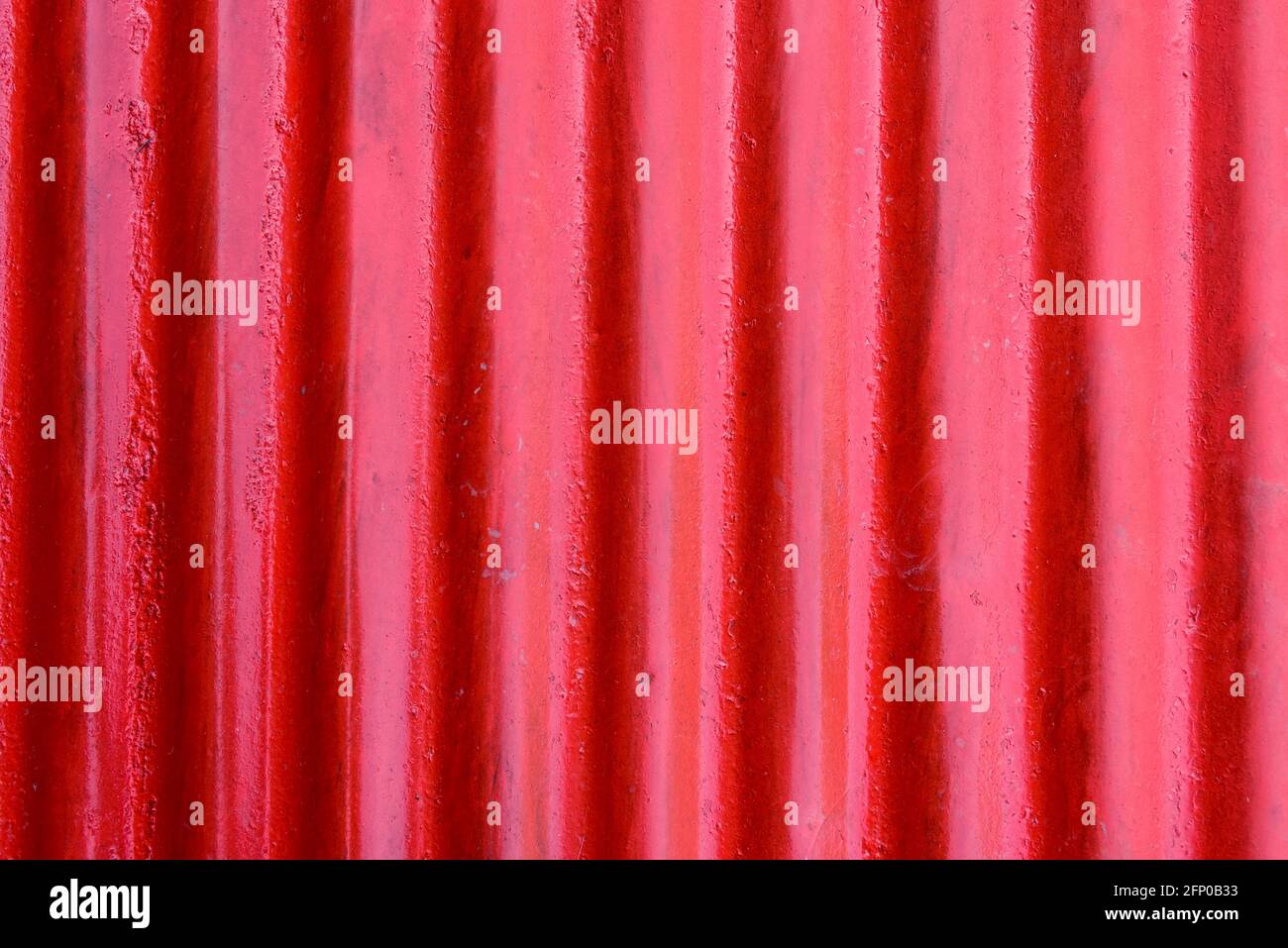 Textura de chapa de acero corrugado rojo Foto de stock