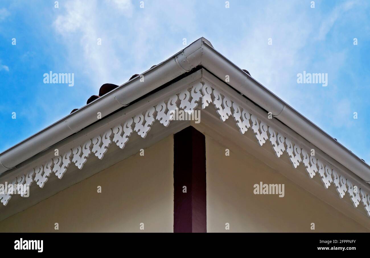 Aleros decorativos en casa, Ouro Preto, Brasil Fotografía de stock - Alamy