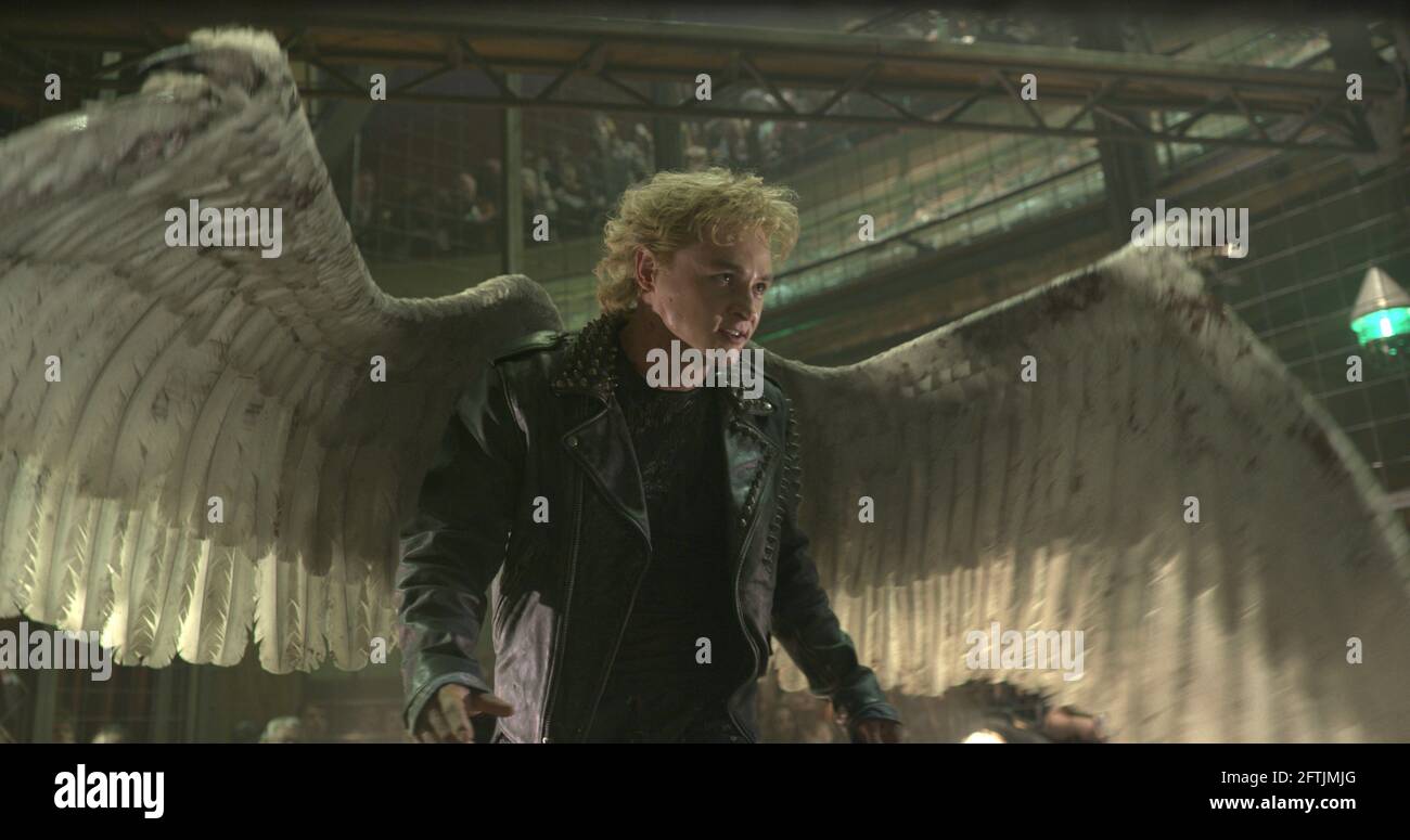 Ben Hardy Peliculas Y Programas De Television X-Men: Apocalypse (película de 2016). Protagonizada por Ben Hardy como  Warren Worthington III / Angel Fotografía de stock - Alamy