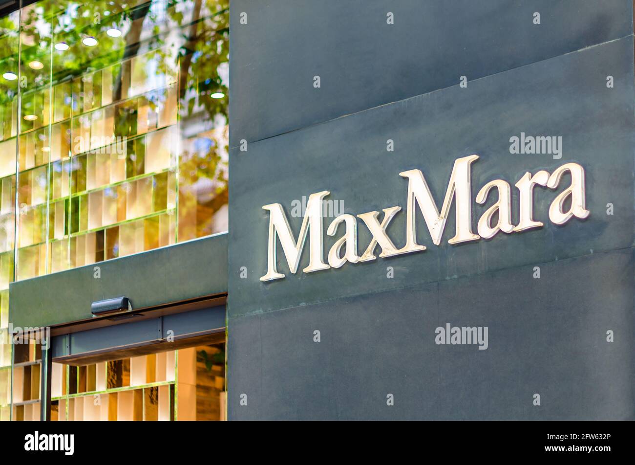 MADRID, ESPAÑA – 12 DE MAYO DE 2021: Fachada de una tienda Max Mara en  Madrid, España. Max Mara es una marca de moda italiana establecida en 1951  Fotografía de stock - Alamy