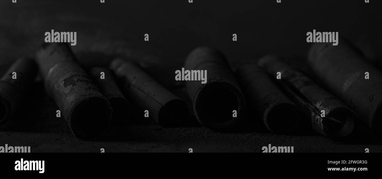 polvo de grafito utilizado en la industria, polvo negro con fondo blanco  aislado y espacio de copia Fotografía de stock - Alamy