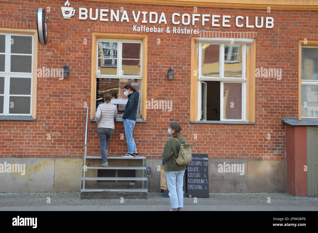 Buena Vida Coffee Club en Brandenburger Strasse en Potsdam, Alemania - 21st de mayo de 2021. Foto de stock