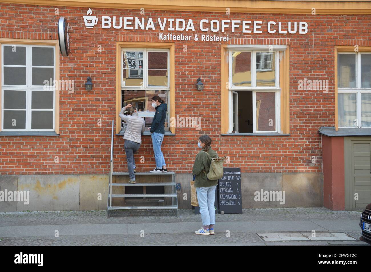 Buena Vida Coffee Club en Brandenburger Strasse en Potsdam, Alemania - 21st de mayo de 2021. Foto de stock