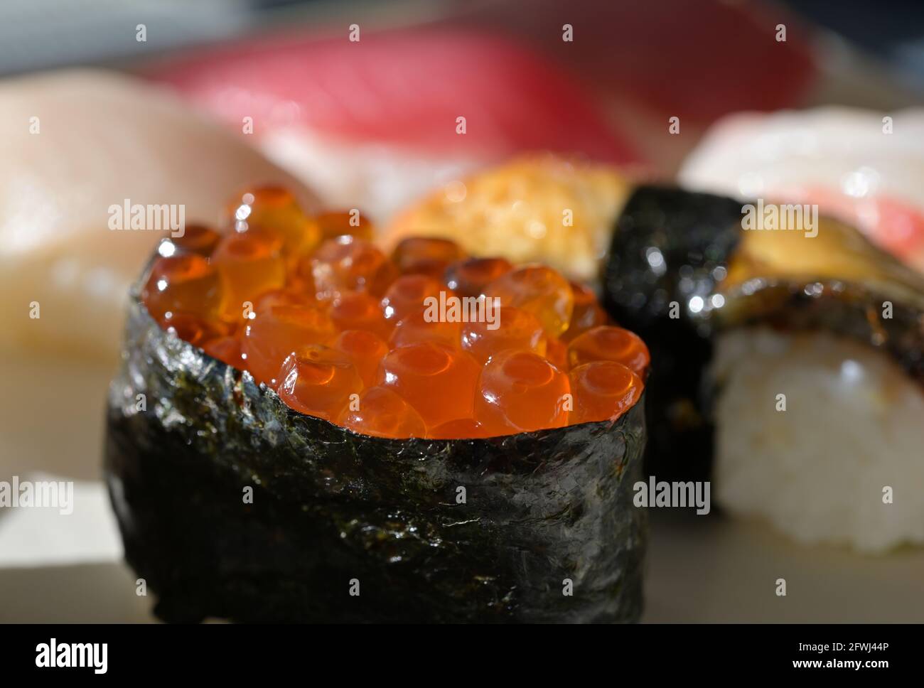 Japonés Ikura Nigiri (huevas de salmón), Silicon Valley CA Foto de stock