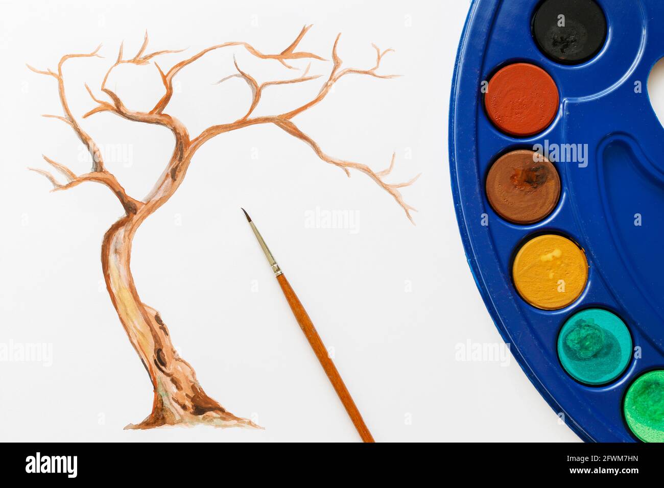 Cómo pintar un árbol utilizando acuarelas. Paso a paso, tutorial. Paso Dos:  Agregue más detalles al tronco del árbol Fotografía de stock - Alamy