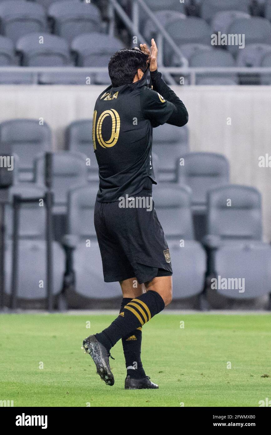 Los Angeles FC Forward Carlos Vela (10) reacciona después de perder un tiro  en gol durante un partido de la MLS contra los Colorado Rapids, sábado, 22  de mayo de 2021, IN