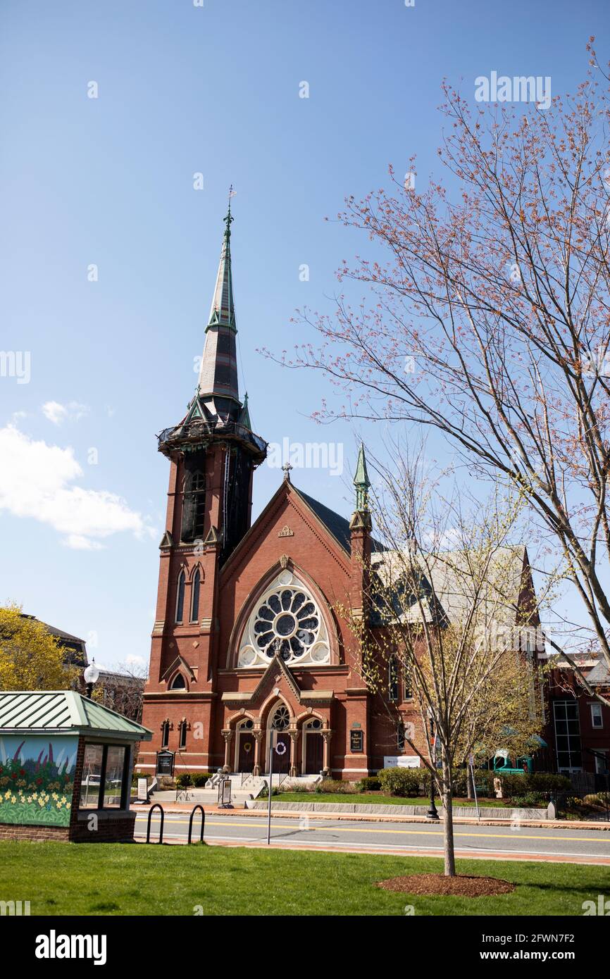 Primera Iglesia Congregacional (UCC) en el centro de Natick, Massachusetts, Estados Unidos. Foto de stock
