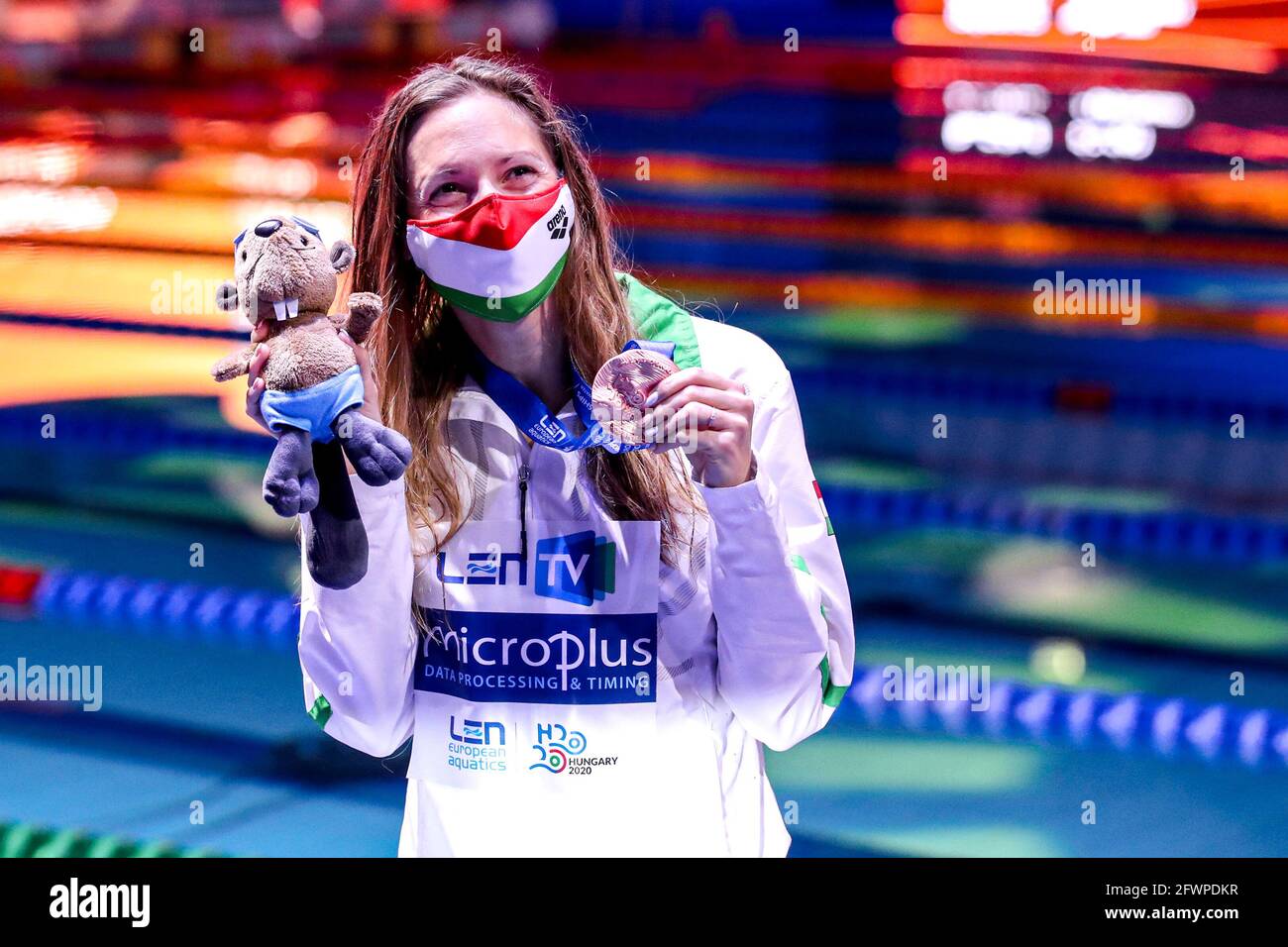BUDAPEST, HUNGRÍA - MAYO 23: Boglarka Kapas de Hungría Ganadora de la medalla de bronce compitiendo en la final de estilo libre Women 400m durante la LEN European A Foto de stock