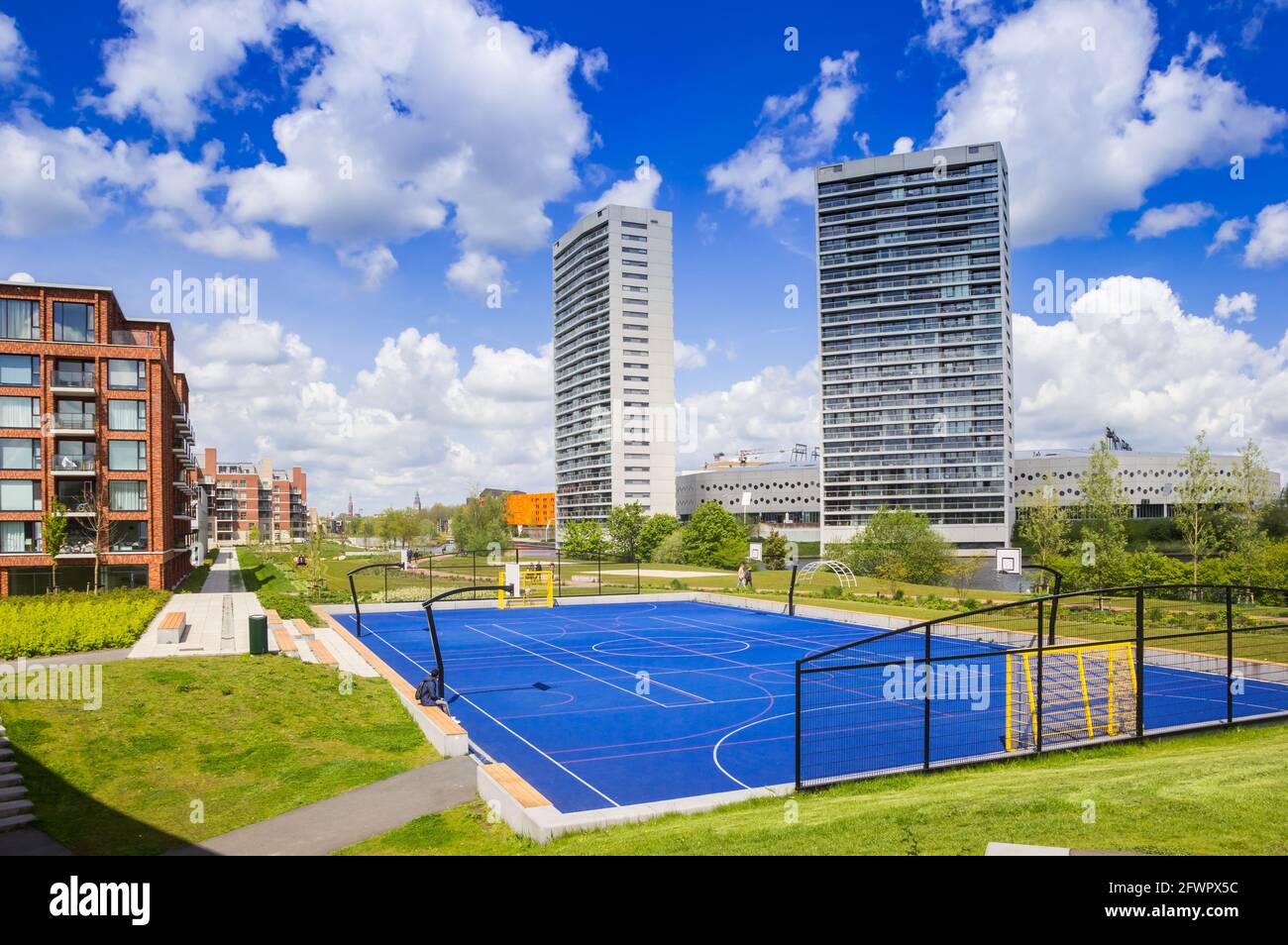 Instalaciones deportivas en el parque cerca del estadio de Euroborg en Groningen, Holanda Foto de stock