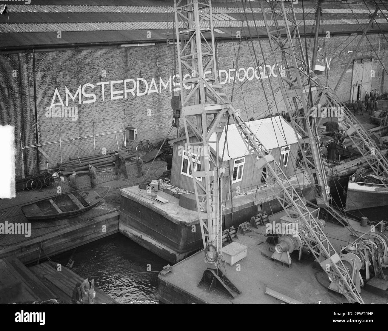 Explosión en Amsterdam Dry Dock Company, enero de 21 1949, SOCIEDAD, explosión, Países Bajos, 20th siglo agencia de prensa foto, noticias para recordar, documental, fotografía histórica 1945-1990, historias visuales, Historia humana del siglo XX, capturando momentos en el tiempo Foto de stock