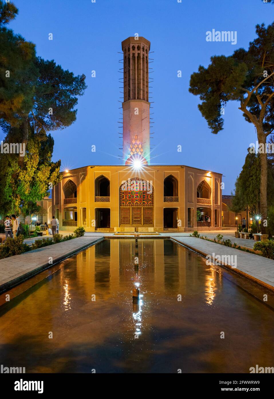 Dolat Abad Garden es uno de los 9 jardines iraníes incluidos en la lista de monumentos de la UNESCO, con 280 años de antigüedad. Foto de stock