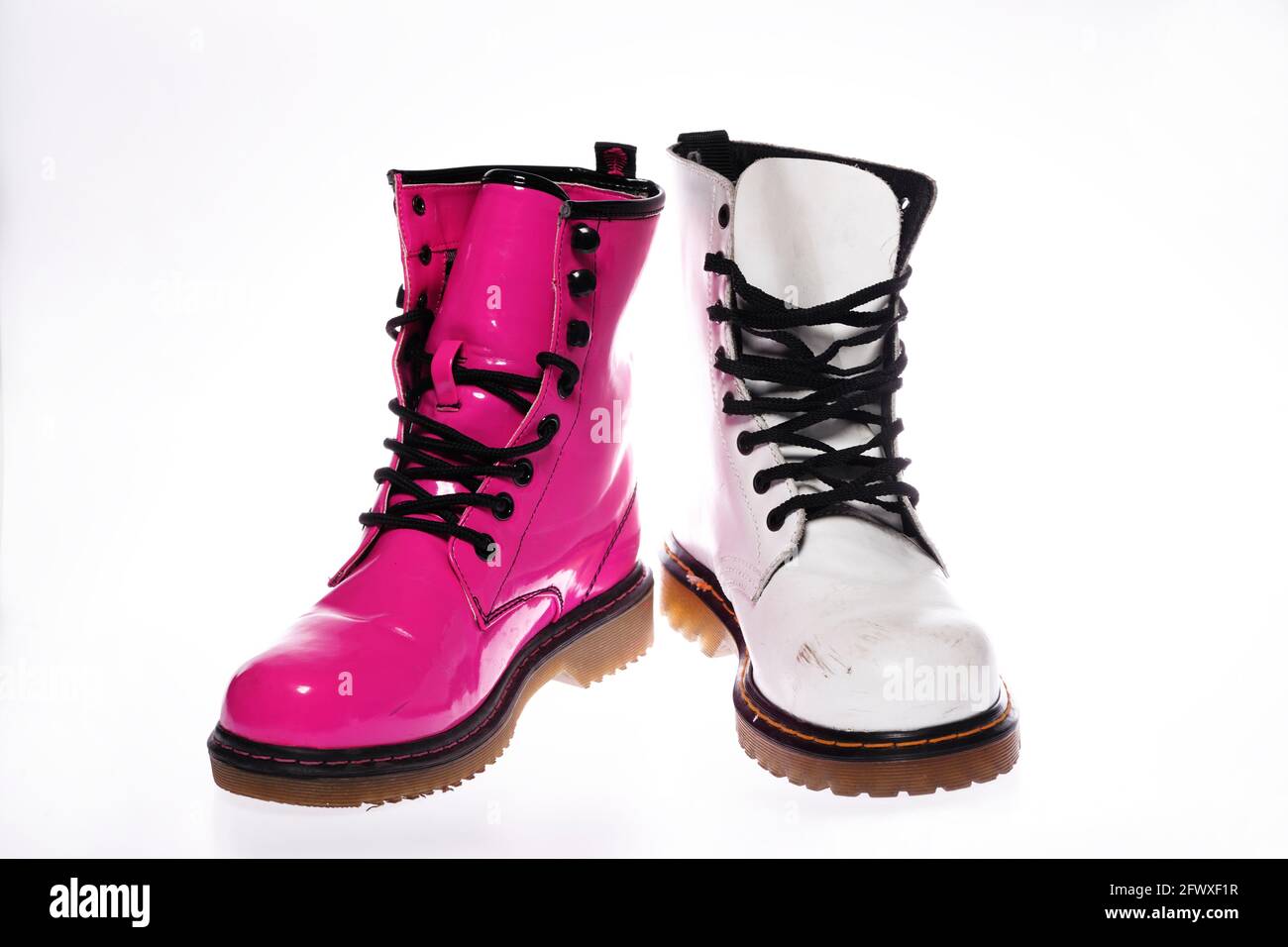 DR, martens, zapatos, Reino Unido, calzado, moda, moda, estilo de vida,  contemporáneo, típico, individualidad, individual, de exhibición, comercio  Fotografía de stock - Alamy