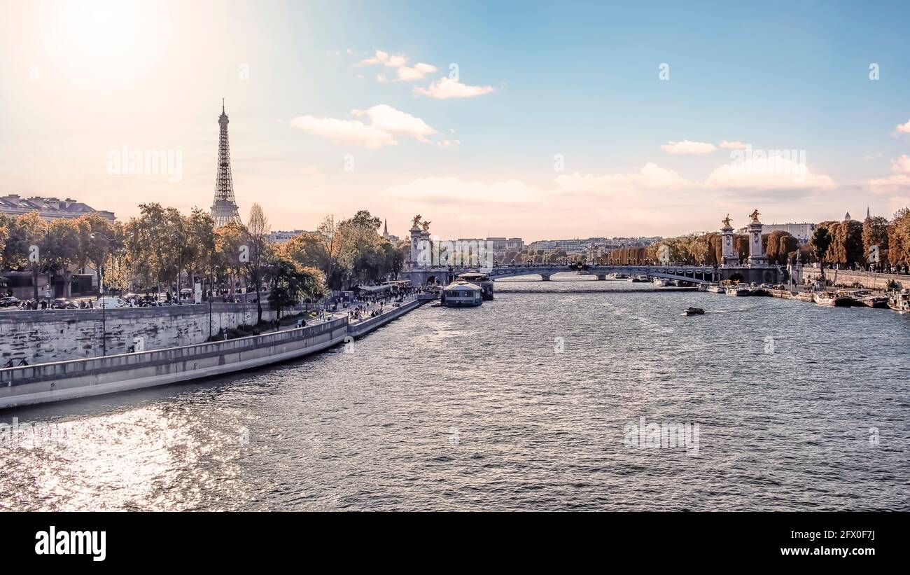Río Sena en la ciudad de París, Francia Foto de stock