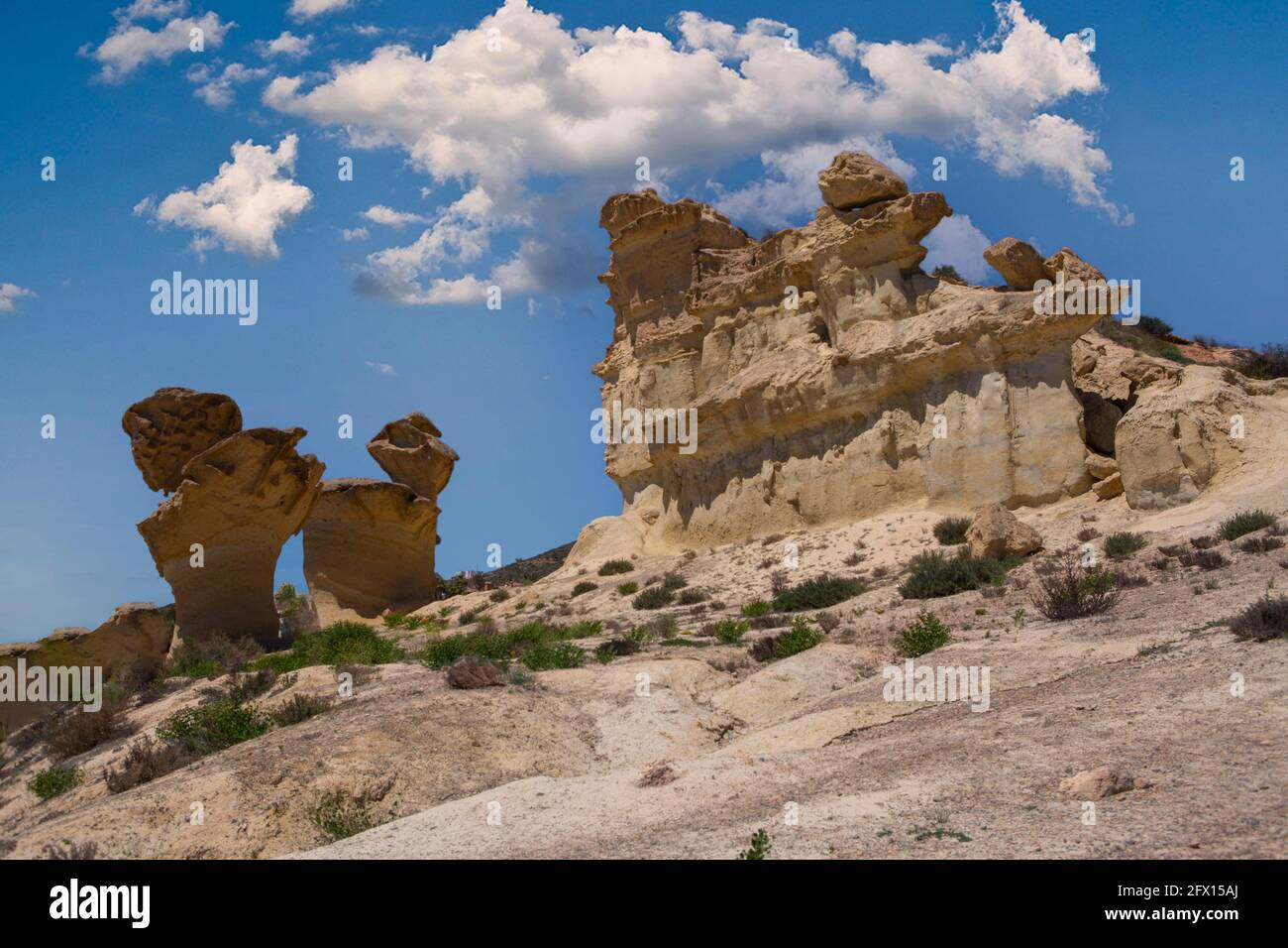 Vista fantástica de formas caprichosas producidas por la erosión en las montañas, Bolnuevo, Mazarrón, Murcia, España, Foto de stock