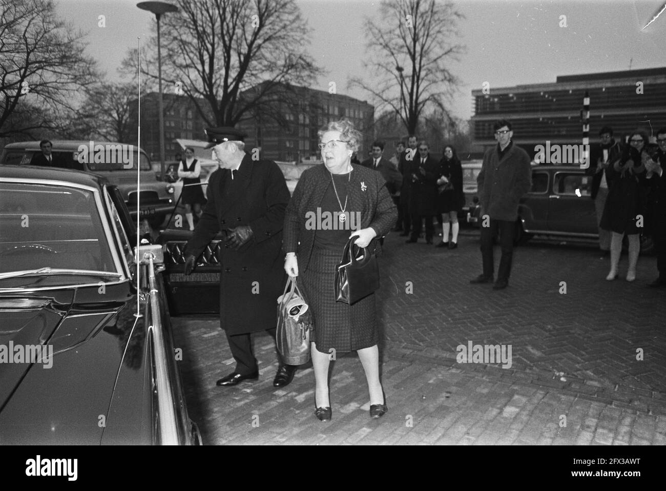 La Princesa Irene tiene un hijo, el Príncipe Carlos Xavier Bernardo en el  Hospital St Radboud Nijmegen . HM llega al hospital el 27 de enero de 1970,  hospitales, Países Bajos, 20th