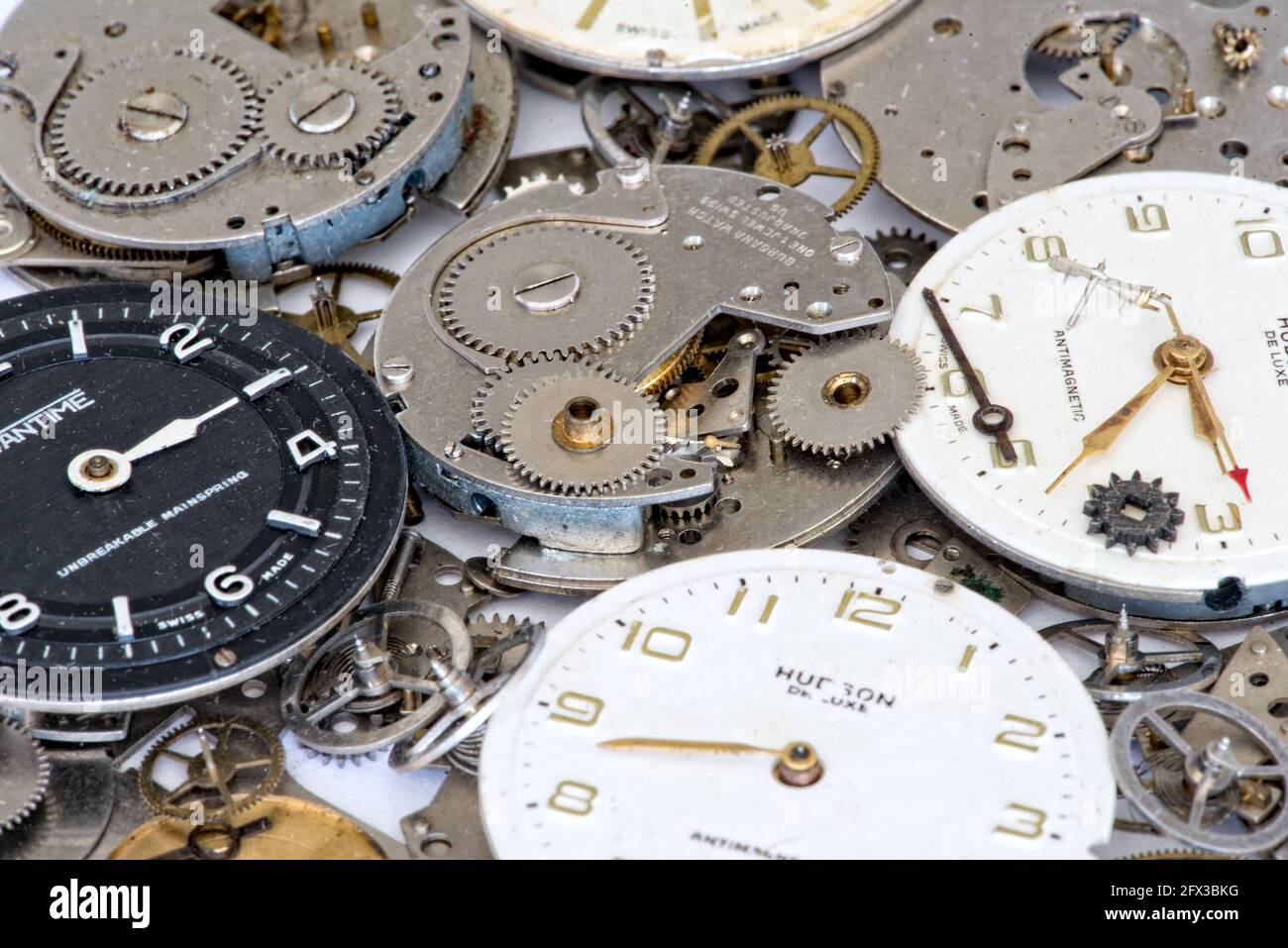 Repuestos de relojes antiguos fotografías e imágenes de alta resolución -  Alamy